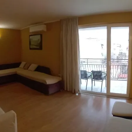 Laura 2 Приморско