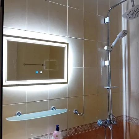 Апартамент Laura 2 *